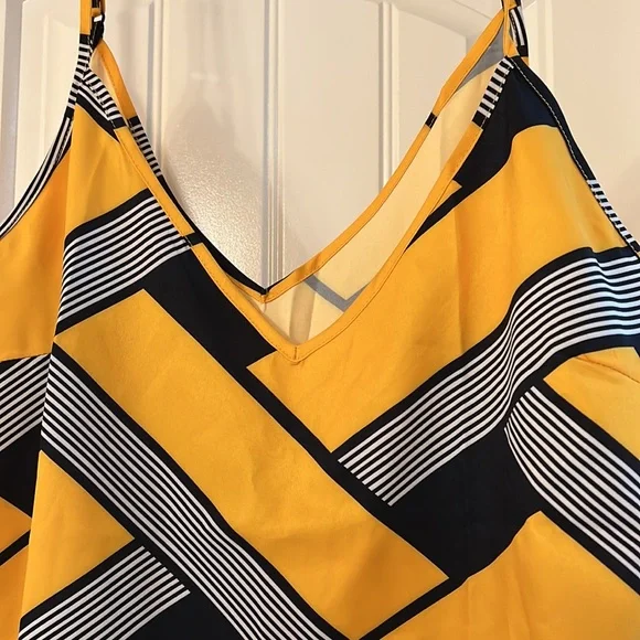 Emery Rose brand new women top - Picture 3 of 4